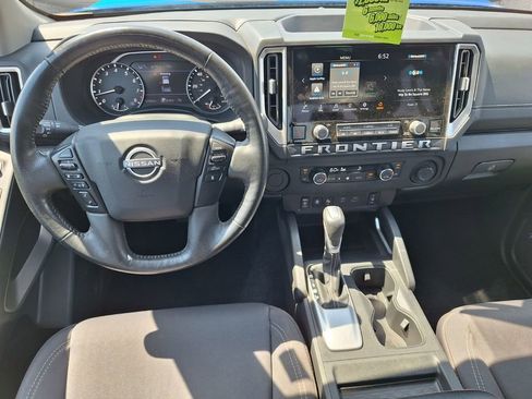 Used 2025 Nissan Frontier SV w/ SV Convenience Package image 9