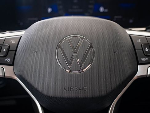 Used 2022 Volkswagen Tiguan SE image 24