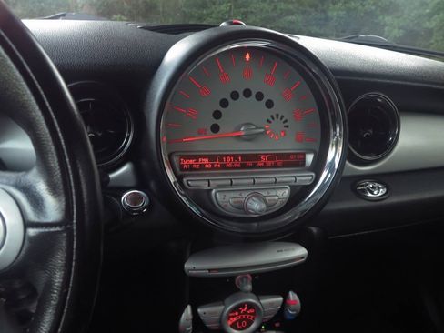 Used 2010 MINI Cooper Convertible FWD image 9