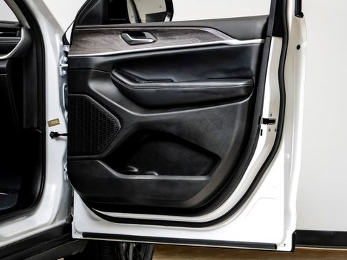 Used 2023 Jeep Grand Cherokee L Limited image 49