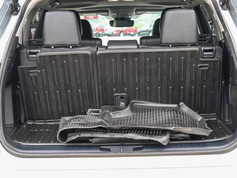 Certified 2024 Toyota Highlander XLE FWD image 27