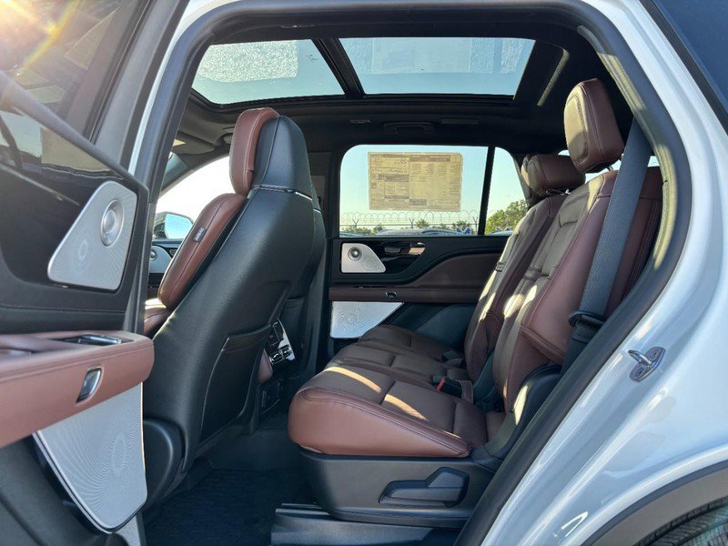 New 2027 Lincoln Aviator Reserve AWD/4WD image 12
