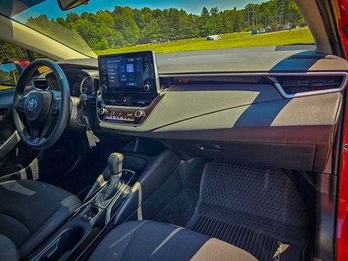 Used 2020 Toyota Corolla LE FWD image 36