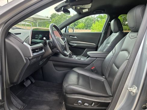 Used 2025 Cadillac XT4 Premium Luxury FWD image 9
