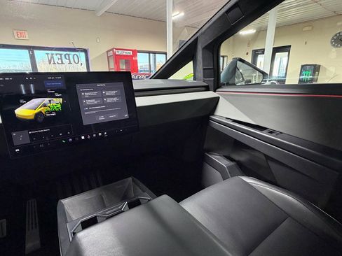 Used 2024 Tesla Cybertruck AWD Crew Cab image 15