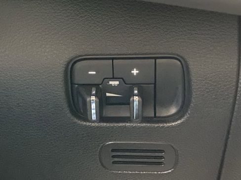 Used 2023 Jeep Wagoneer L Series III w/ Preferred Equipment Group image 27