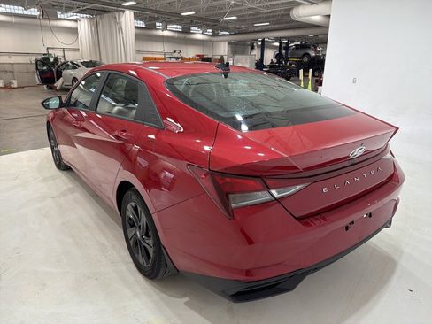 Used 2023 Hyundai Elantra SEL image 8