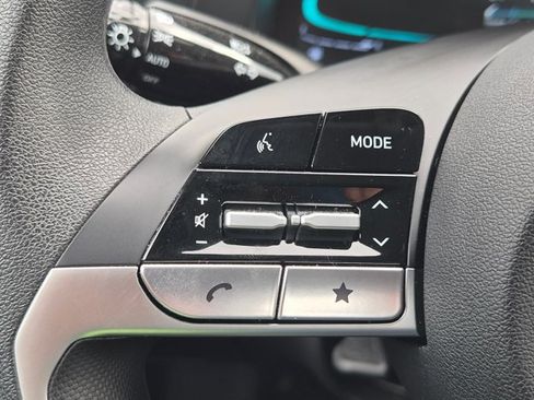 Used 2025 Hyundai Elantra Hybrid FWD image 14