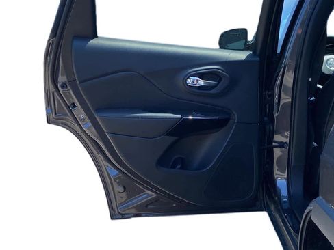 New 2023 Jeep Cherokee Altitude Lux w/ Lux Elite Package image 24