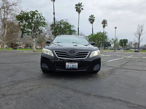Used 2010 Toyota Camry LE FWD image 2