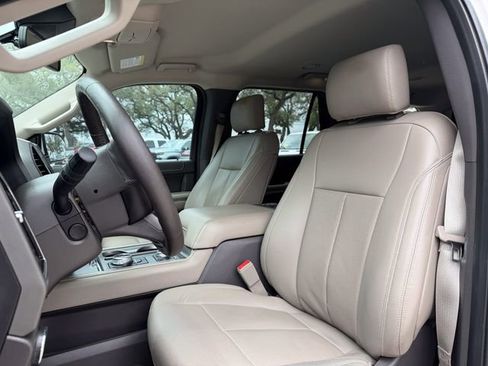 Used 2019 Ford Expedition XLT w/ Equipment Group 202A AWD/4WD image 7