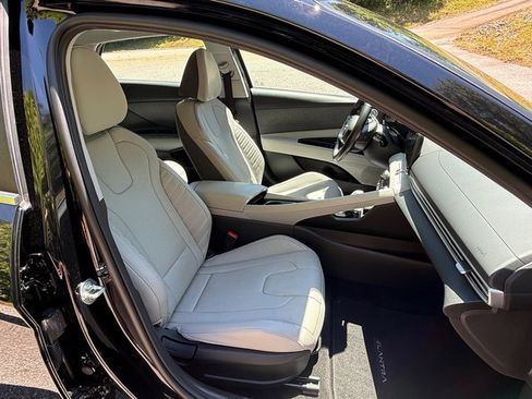 Used 2023 Hyundai Elantra Limited FWD image 17