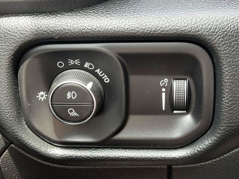 Used 2020 RAM 1500 Big Horn AWD/4WD image 18