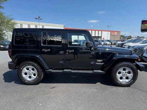 Used 2015 Jeep Wrangler Unlimited Sahara w/ Connectivity Group AWD/4WD image 4