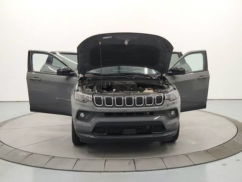 Used 2024 Jeep Compass Latitude AWD/4WD image 11