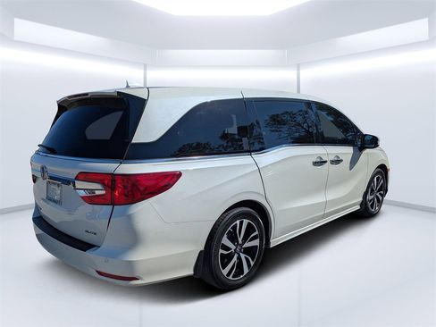 Used 2018 Honda Odyssey Elite image 3