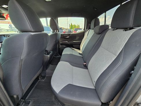 Used 2021 Toyota Tacoma TRD Off-Road image 8