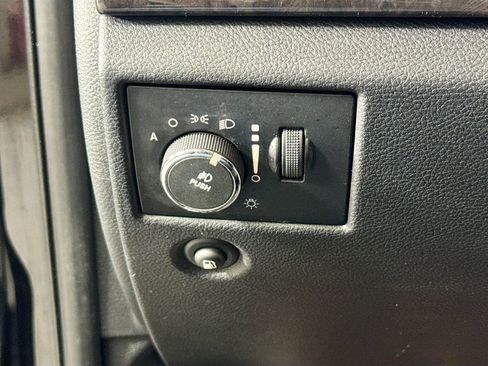 Used 2012 Jeep Grand Cherokee Laredo w/ Laredo E Group AWD/4WD image 10