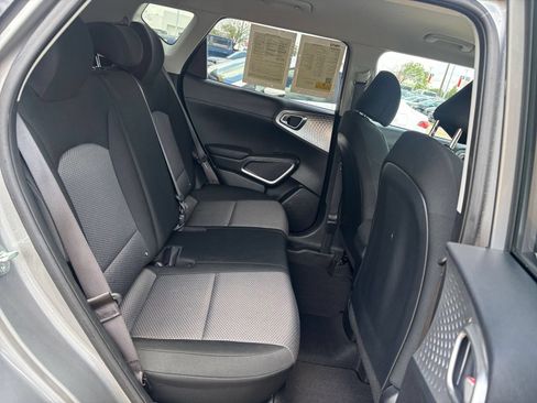 Used 2025 Kia Soul LX w/ LX Technology Package FWD image 23