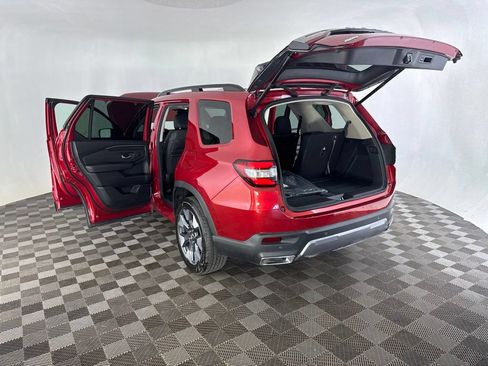 Certified 2026 Honda Pilot Touring image 18