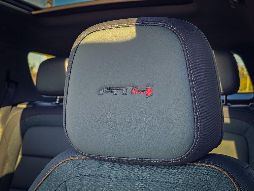 New 2027 GMC Terrain AT4 w/ Convenience Package III AWD/4WD image 17