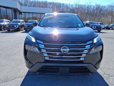 Used 2025 Nissan Rogue SV image 12