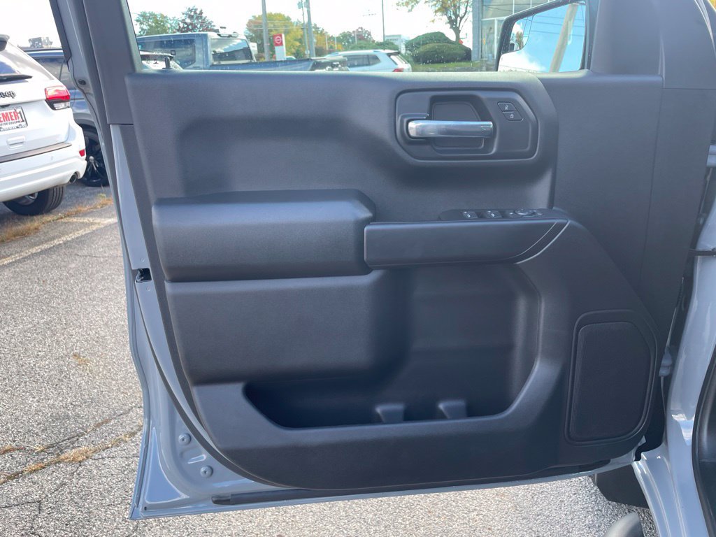 Used 2025 Chevrolet Silverado 1500 Custom Trail Boss w/ LPO, Dark Essentials Package AWD/4WD image 13