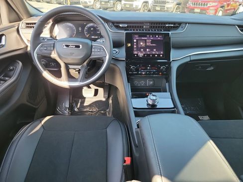 New 2025 Jeep Grand Cherokee L Altitude image 4