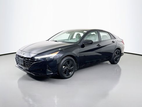 Used 2023 Hyundai Elantra SEL image 4