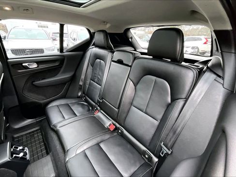 Certified 2024 Volvo XC40 B5 Plus w/ Protection Package Premier image 20