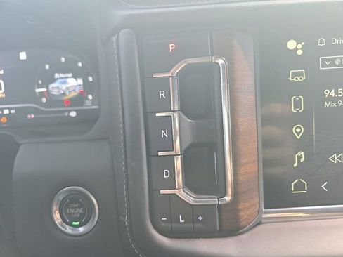 Used 2023 GMC Yukon Denali Ultimate image 35