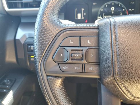 Certified 2025 Toyota Tacoma SR5 AWD/4WD image 17