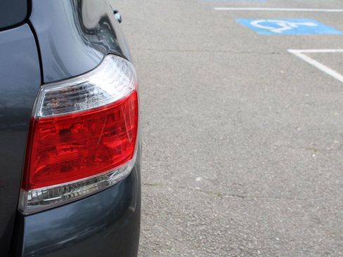 Used 2013 Toyota Highlander Plus w/ Cold Weather Pkg image 18