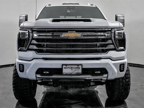 Used 2024 Chevrolet Silverado 3500 High Country w/ High Country Premium Package AWD/4WD image 4