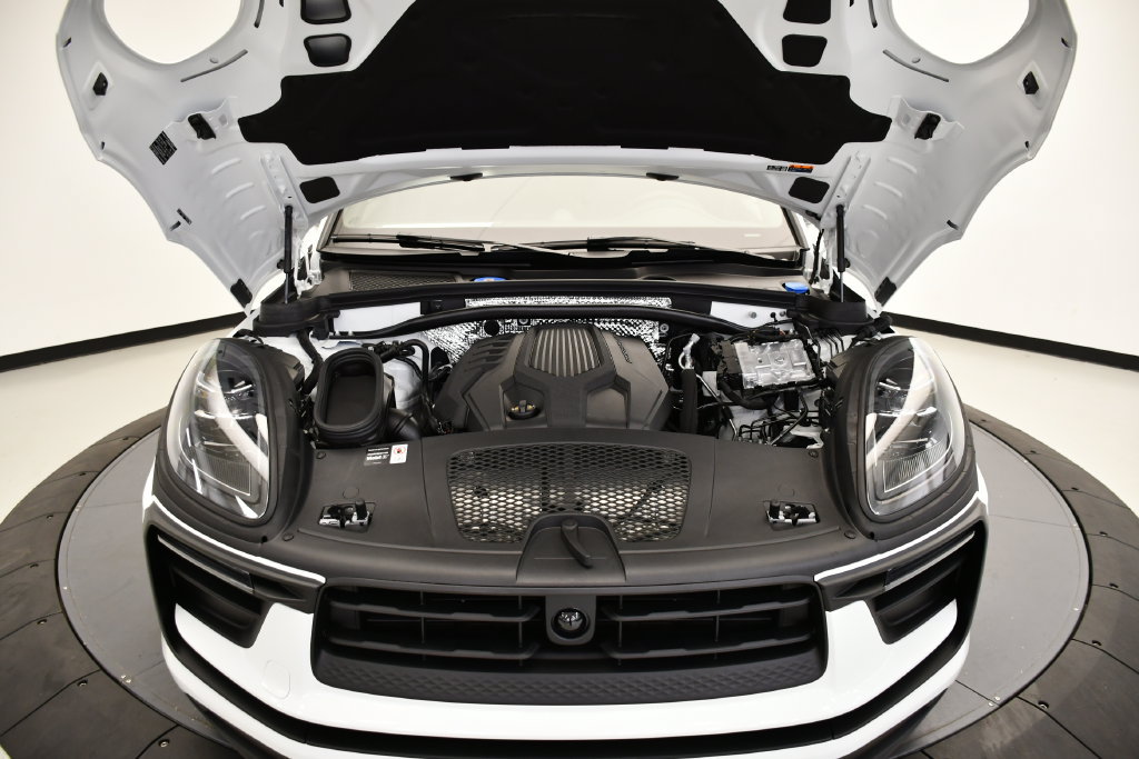 Certified 2026 Porsche Macan Turbo AWD/4WD image 13