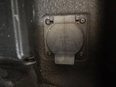 Used 2023 GMC Sierra 3500 SLT w/ SLT Convenience Package image 24