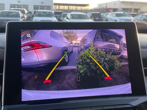 Used 2025 Jeep Compass Limited image 17