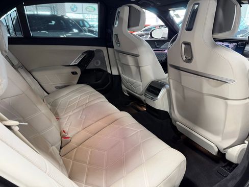 Used 2024 BMW 760i xDrive image 37