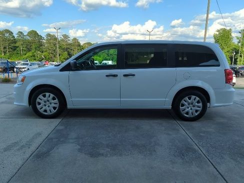 Used 2020 Dodge Grand Caravan SE FWD image 4