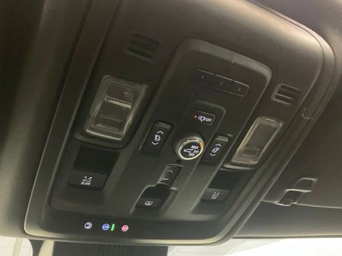 Used 2023 GMC Yukon XL SLT w/ SLT Premium Package AWD/4WD image 17