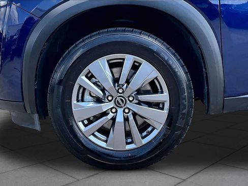 Used 2025 Nissan Pathfinder SV image 10