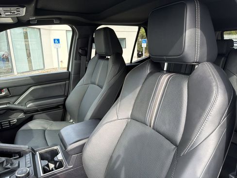 Used 2025 Toyota 4Runner Limited image 12