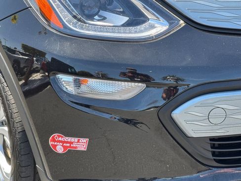 Used 2017 Chevrolet Bolt LT FWD image 42