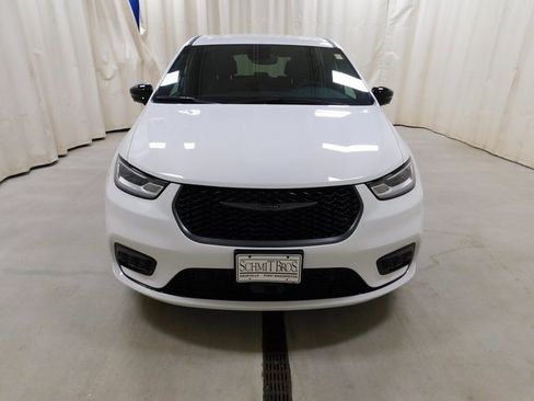 New 2026 Chrysler Pacifica Select image 4