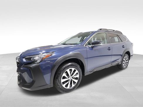 Used 2025 Subaru Outback Premium image 8