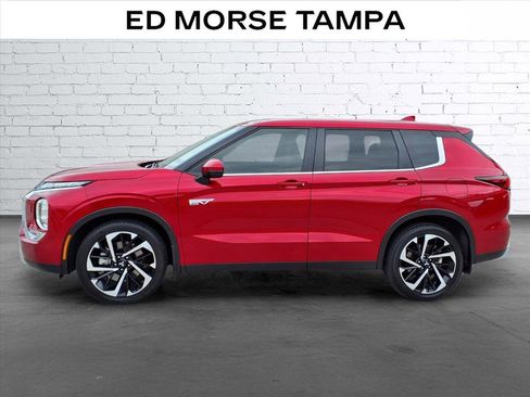 Used 2025 Mitsubishi Outlander 4WD Plug-In Hybrid image 2