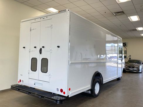 New 2026 Ford E-450 and Econoline 450 Super Duty w/ A/C Prep Package RWD image 9