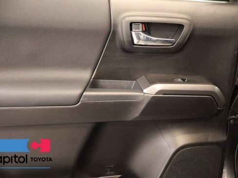 Certified 2021 Toyota Tacoma TRD Off-Road AWD/4WD image 29