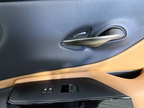 Certified 2025 Lexus ES 300h w/ Premium Package image 37