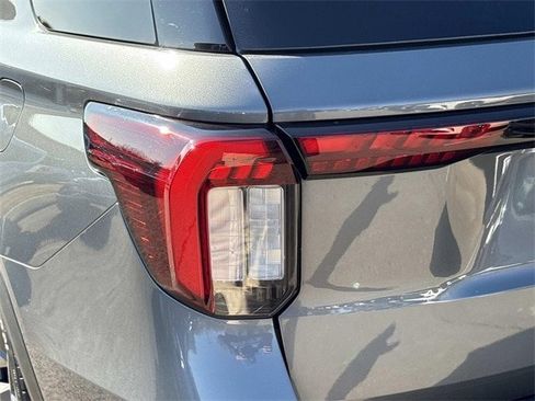 Certified 2025 Ford Explorer ST image 11